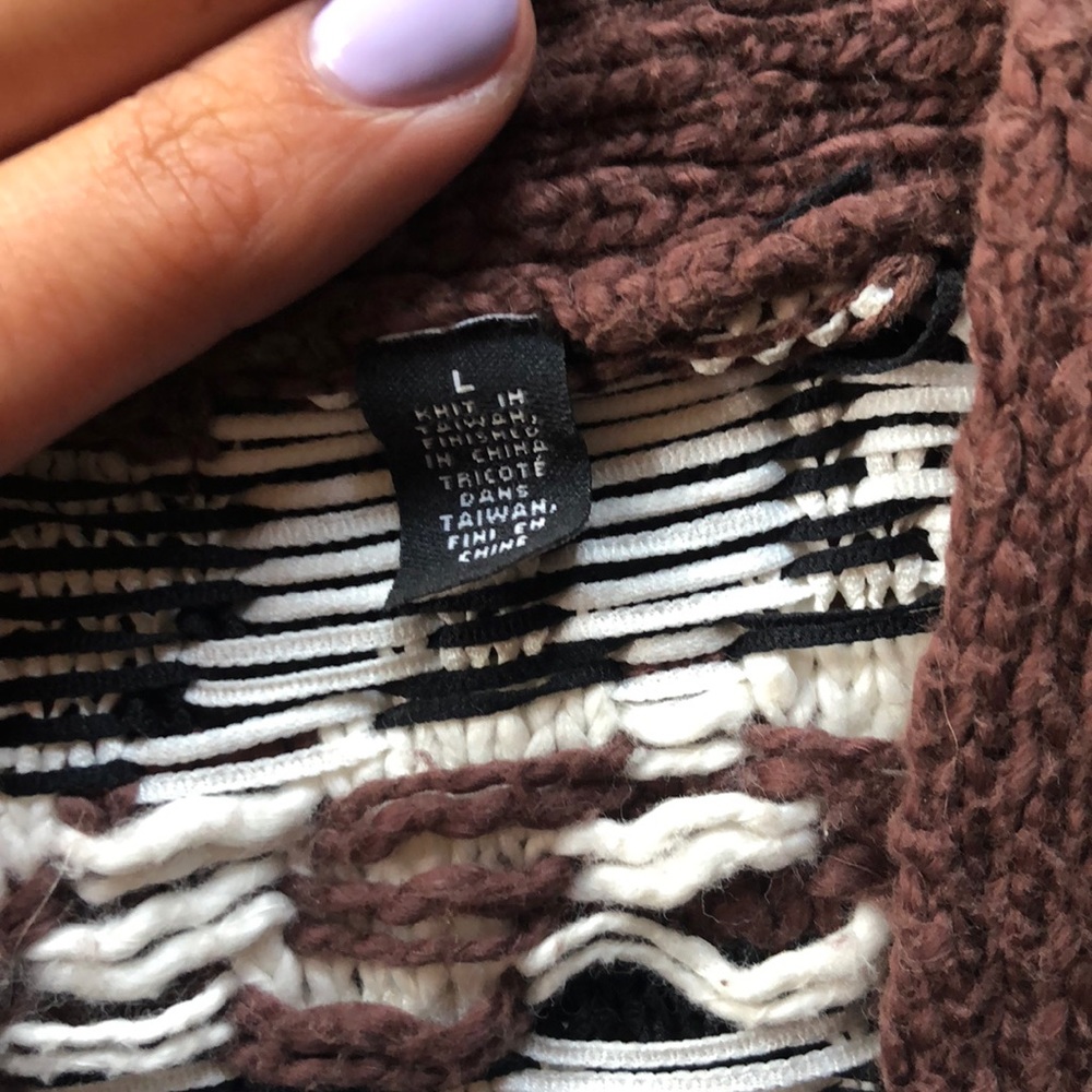 Knitted & Knotted pull over sweater - Picture 4 of 5